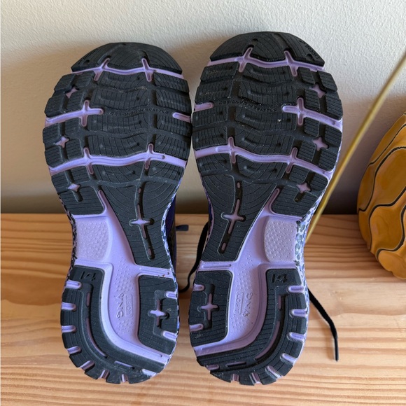 Brooks - Picture 7 of 7